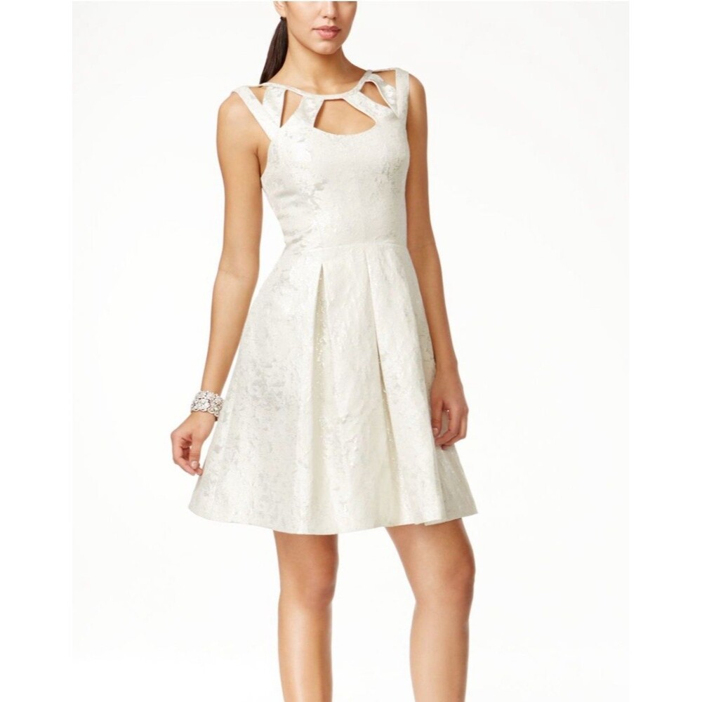 Betsey Johnson Fit & Flare Cocktail Dress Size 2 Ivory Silver Brocade 2 Pockets